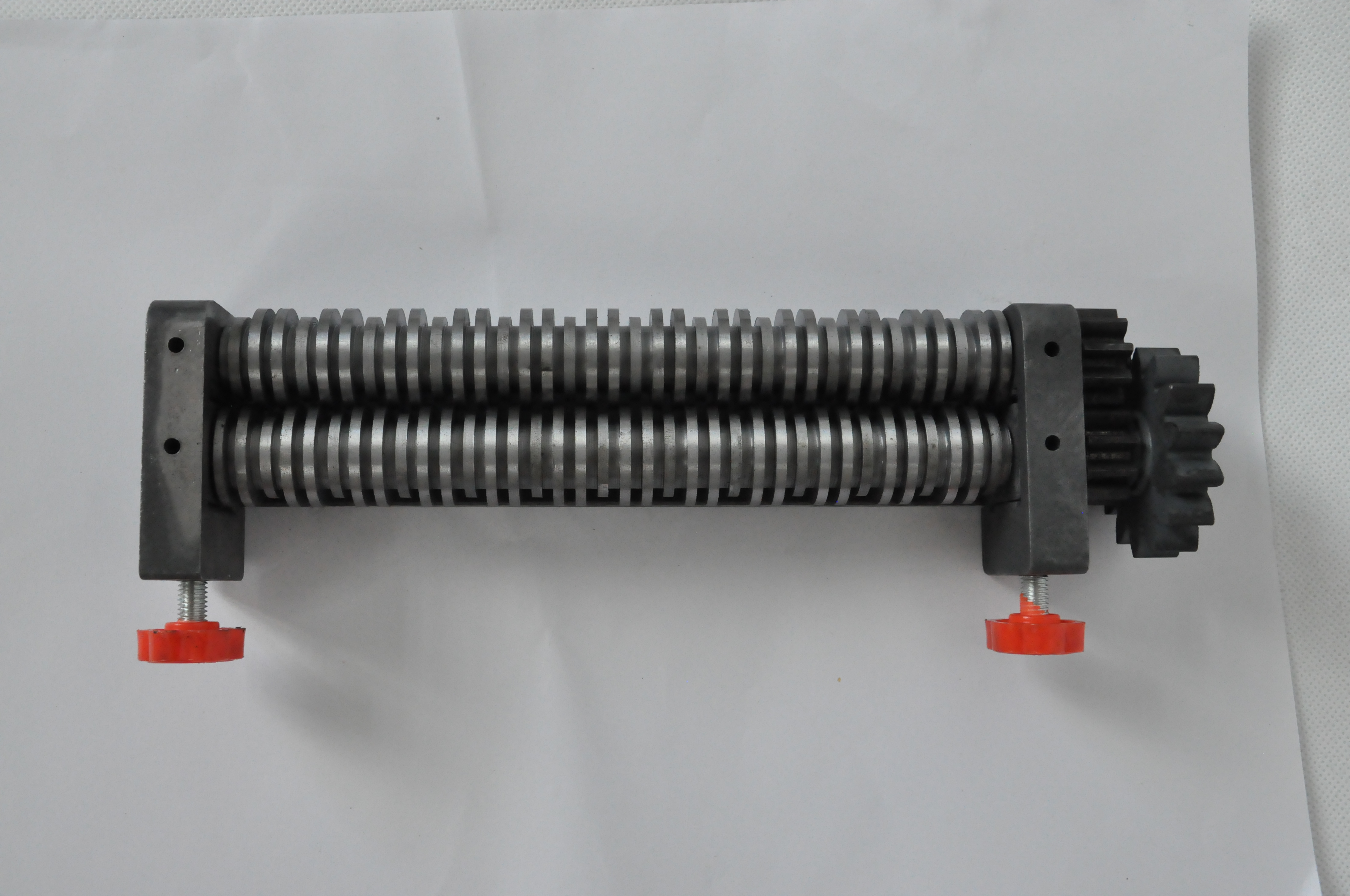 Нож для тестораскатки-лапшерезки XINXIN DHH-240C 3х9 мм